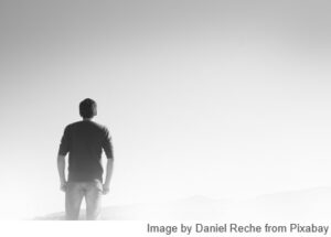 Symbolbild mit Mann im Nebel