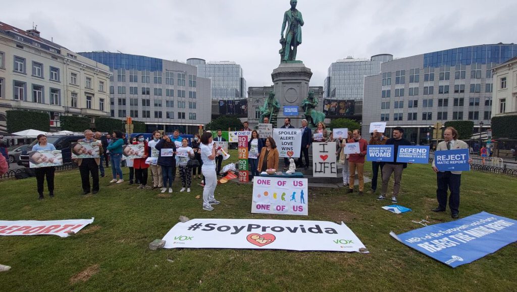 Bundesverband Lebensrecht (BVL) und andere protestierten am 23.06.2021 in Brüssel gegen den Matic-Bericht